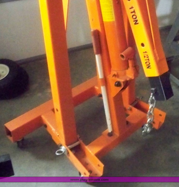 image for item 5187 Central Hydraulics eight ton engine hoist