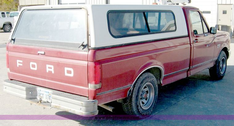 image for item 6414 1988 Ford F-150 pickup truck