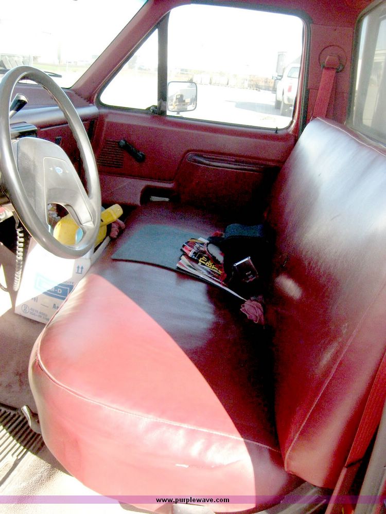 image for item 6414 1988 Ford F-150 pickup truck