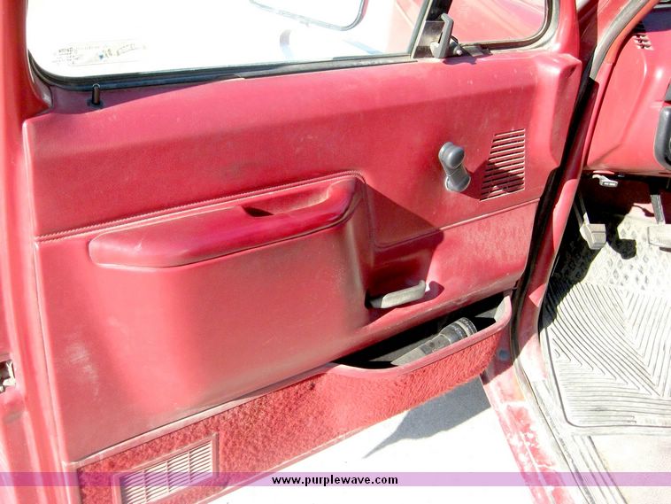 image for item 6414 1988 Ford F-150 pickup truck