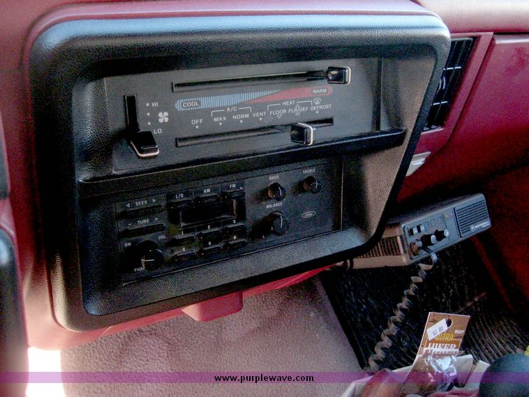 image for item 6414 1988 Ford F-150 pickup truck