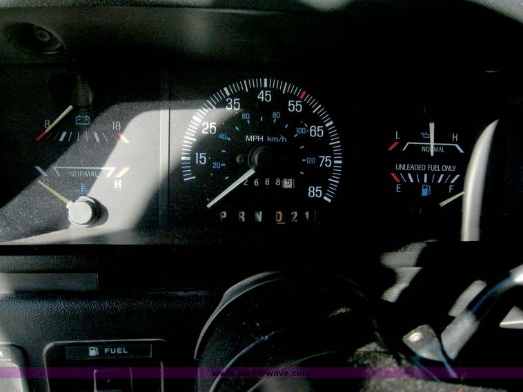 image for item 6414 1988 Ford F-150 pickup truck