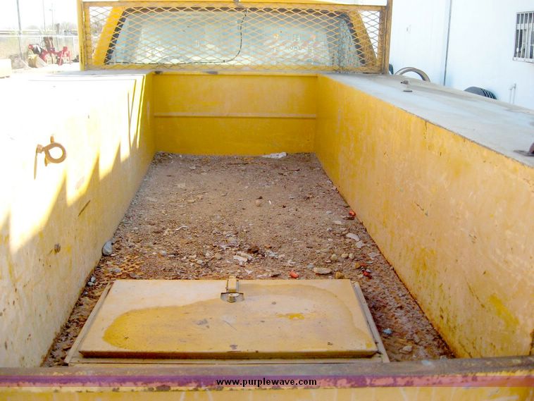 image for item 6415 1989 GMC C2500 pickup truck