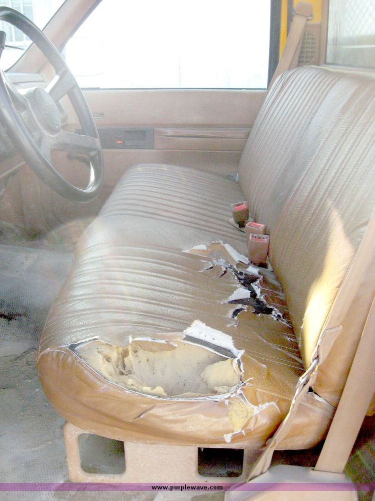 image for item 6415 1989 GMC C2500 pickup truck