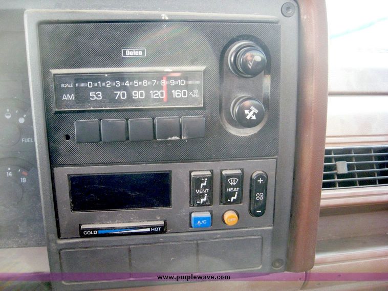 image for item 6415 1989 GMC C2500 pickup truck