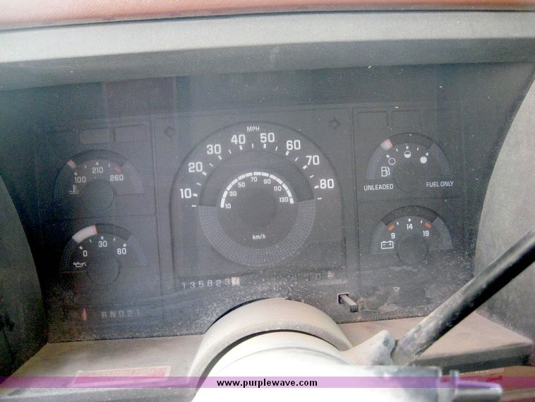 image for item 6415 1989 GMC C2500 pickup truck