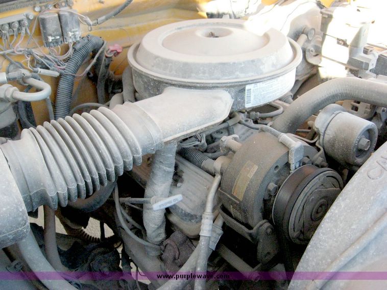 image for item 6415 1989 GMC C2500 pickup truck