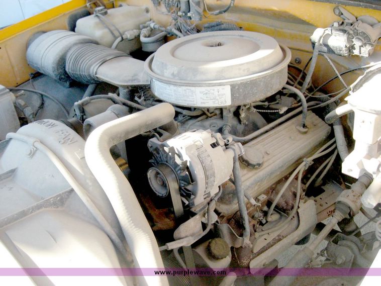 image for item 6415 1989 GMC C2500 pickup truck