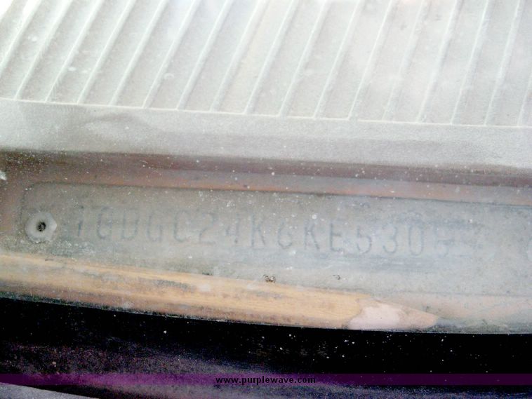 image for item 6415 1989 GMC C2500 pickup truck