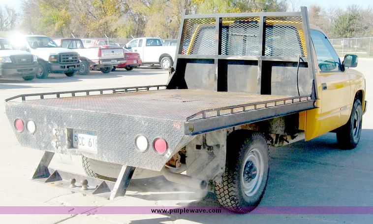 image for item 6416 1994 GMC C2500 pickup truck