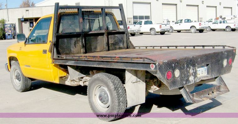 image for item 6416 1994 GMC C2500 pickup truck