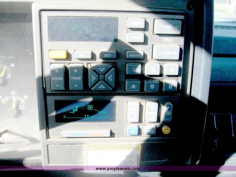 image for item 6416 1994 GMC C2500 pickup truck