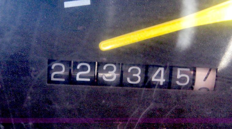 image for item 6416 1994 GMC C2500 pickup truck