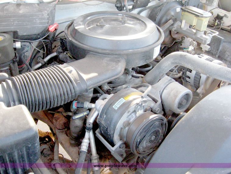 image for item 6416 1994 GMC C2500 pickup truck