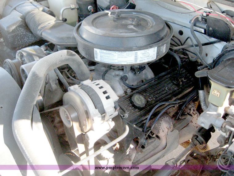 image for item 6416 1994 GMC C2500 pickup truck