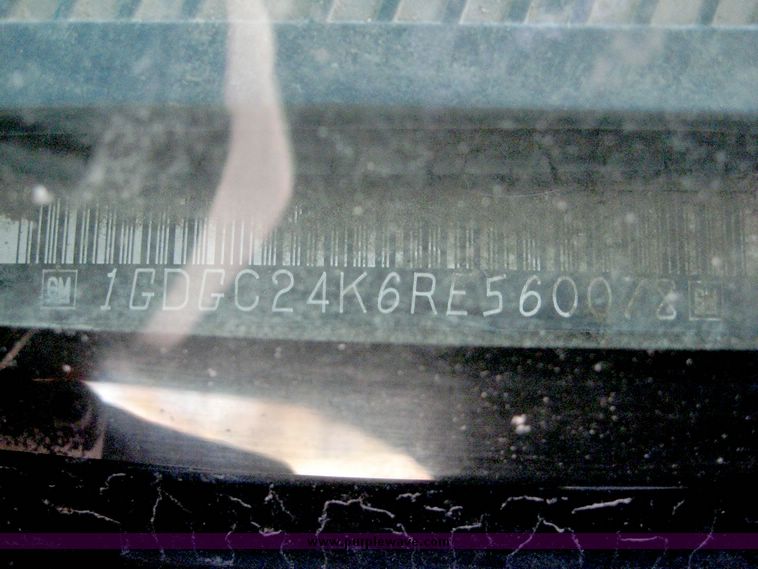 image for item 6416 1994 GMC C2500 pickup truck