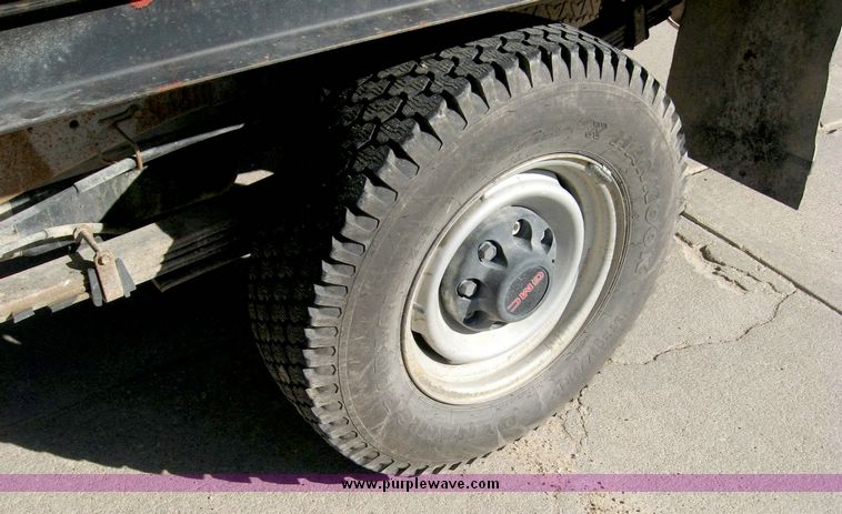 image for item 6416 1994 GMC C2500 pickup truck