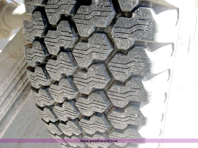 image for item 6416 1994 GMC C2500 pickup truck