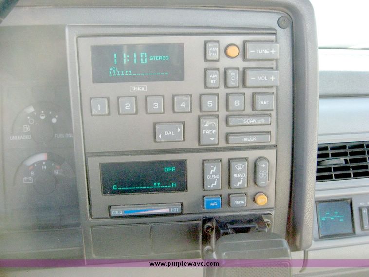 image for item 6417 1991 Chevrolet C1500 pickup truck