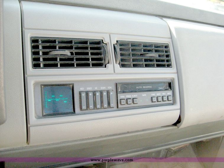 image for item 6417 1991 Chevrolet C1500 pickup truck