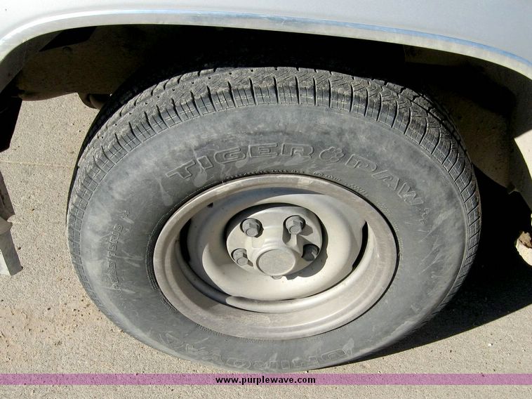 image for item 6417 1991 Chevrolet C1500 pickup truck