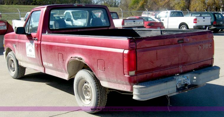 image for item 6418 1994 Ford F-150 pickup truck