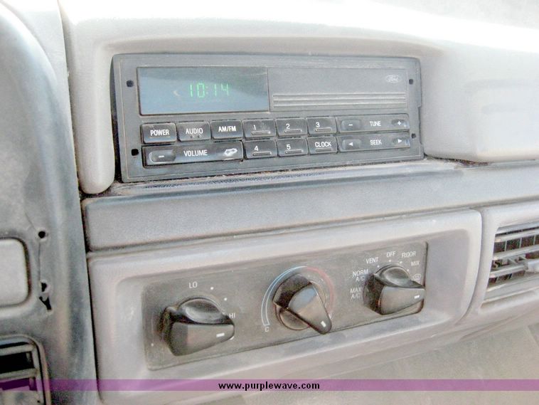 image for item 6418 1994 Ford F-150 pickup truck