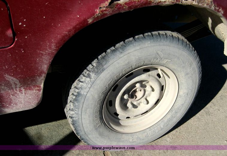 image for item 6418 1994 Ford F-150 pickup truck