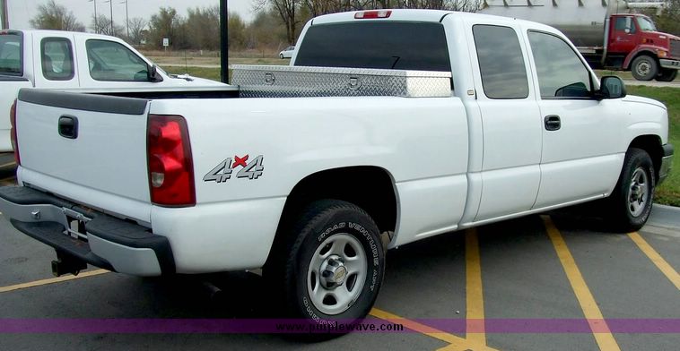 image for item 6521 2003 Chevrolet K1500 Silverado pickup truck