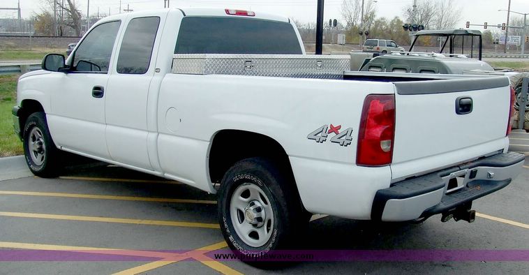 image for item 6521 2003 Chevrolet K1500 Silverado pickup truck