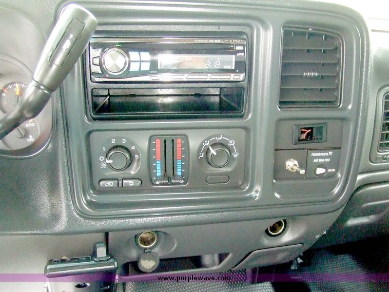 image for item 6521 2003 Chevrolet K1500 Silverado pickup truck