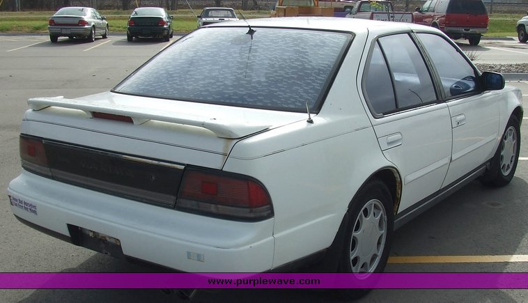 image for item 6536 1989 Nissan Maxima