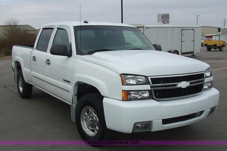 image for item 6537 2003 Chevrolet Silverado C1500HD crew cab pickup