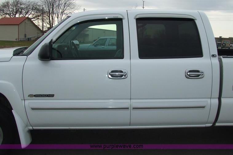 image for item 6537 2003 Chevrolet Silverado C1500HD crew cab pickup