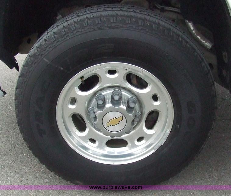 image for item 6537 2003 Chevrolet Silverado C1500HD crew cab pickup