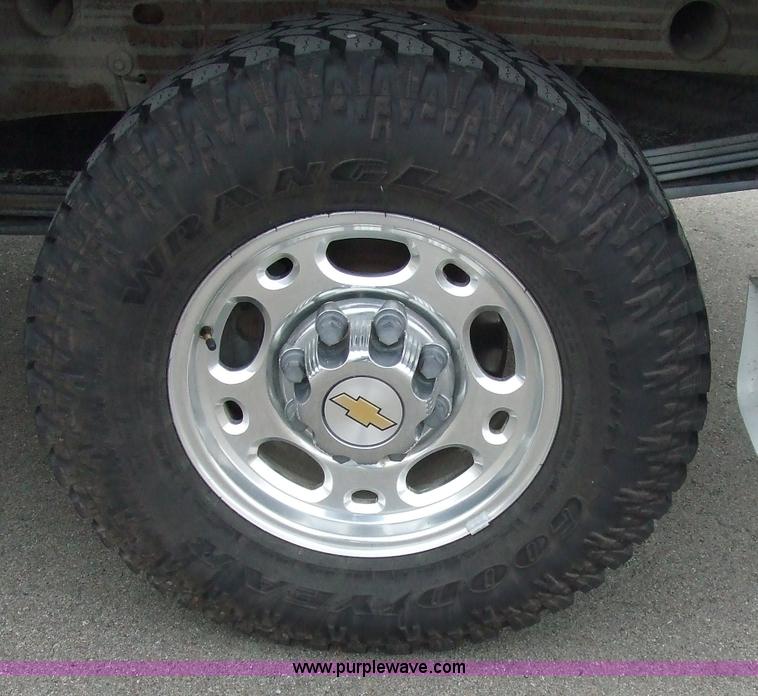 image for item 6537 2003 Chevrolet Silverado C1500HD crew cab pickup