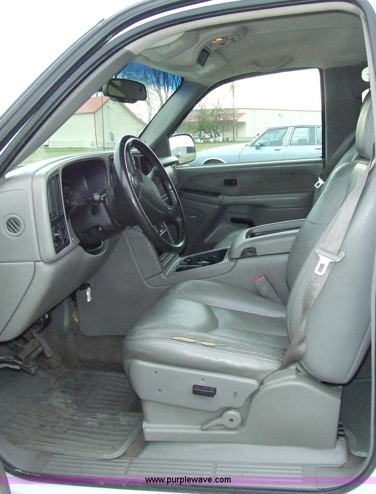 image for item 6537 2003 Chevrolet Silverado C1500HD crew cab pickup