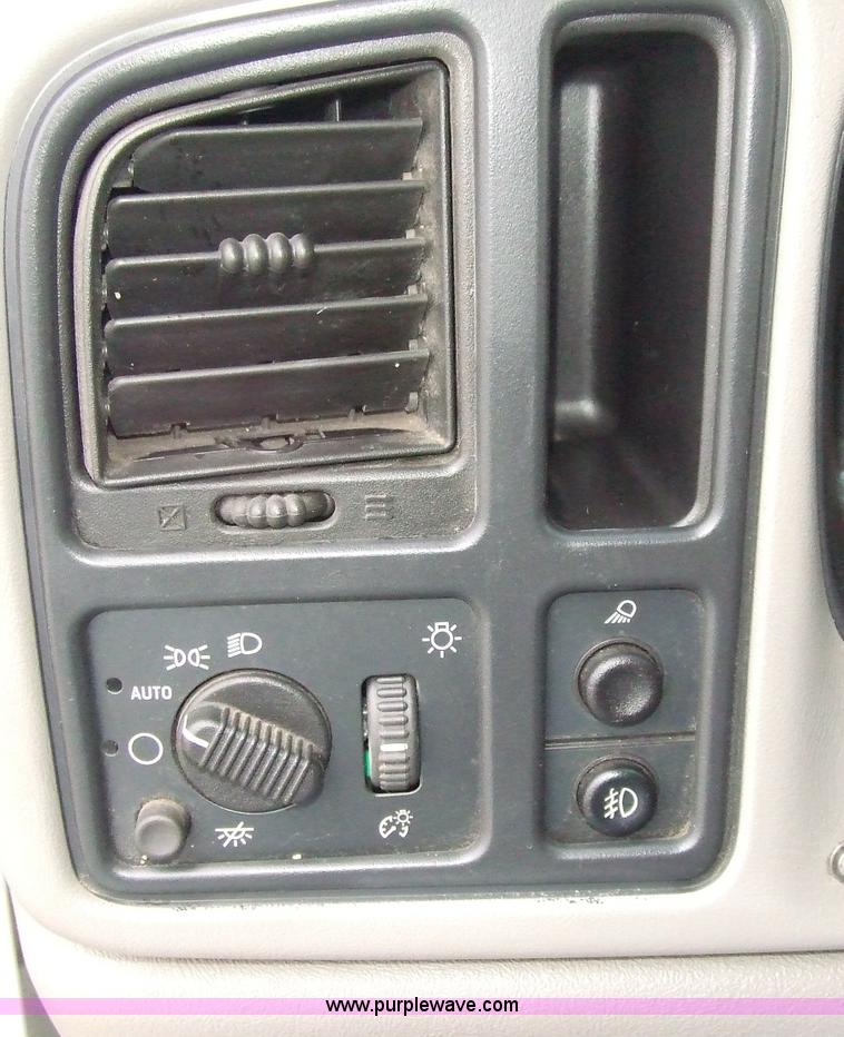 image for item 6537 2003 Chevrolet Silverado C1500HD crew cab pickup