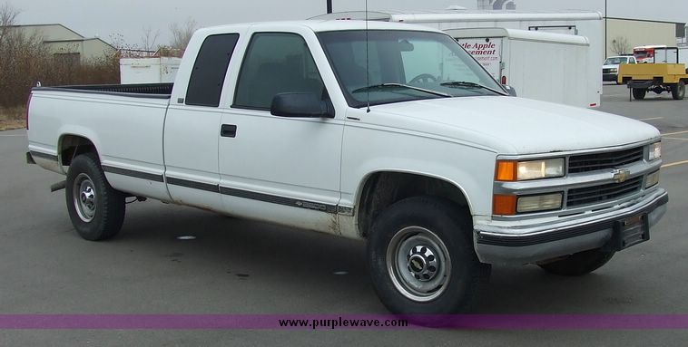 image for item 6540 1997 Chevrolet C2500 Extended cab pickup