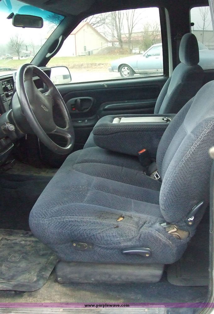 image for item 6540 1997 Chevrolet C2500 Extended cab pickup