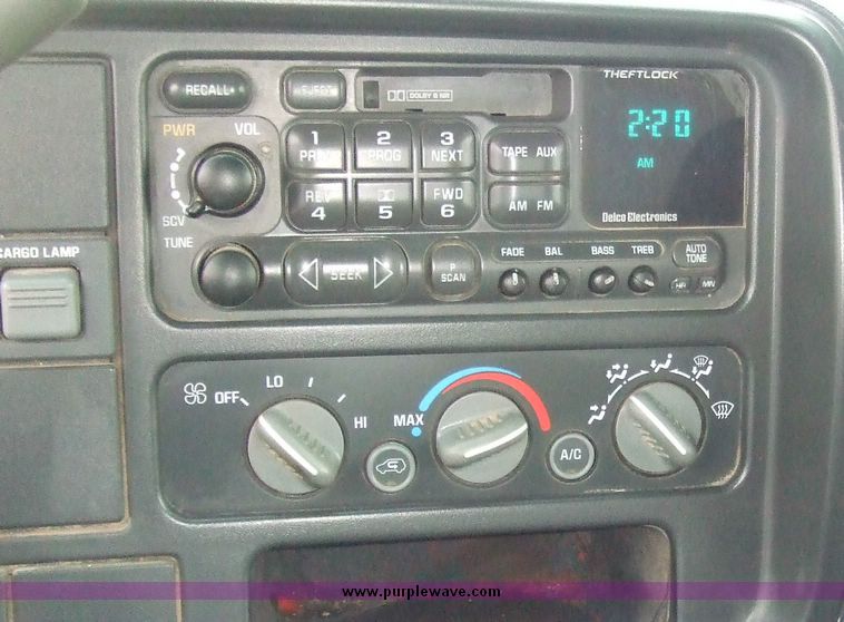 image for item 6540 1997 Chevrolet C2500 Extended cab pickup