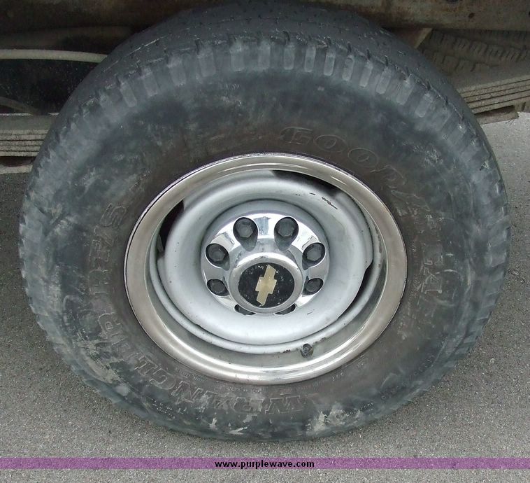 image for item 6540 1997 Chevrolet C2500 Extended cab pickup