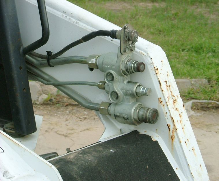 image for item 3001 2006 Bobcat S-130 skid steer