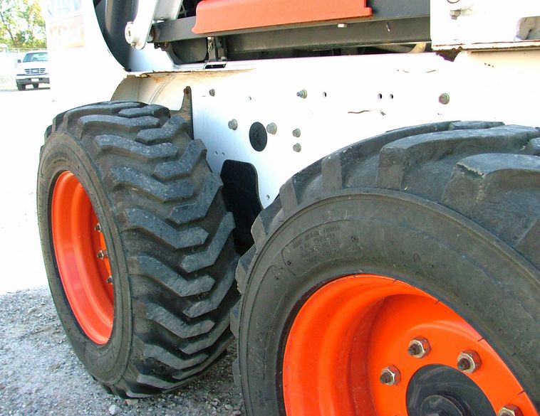 image for item 3003 2007 Bobcat S-185 skid steer