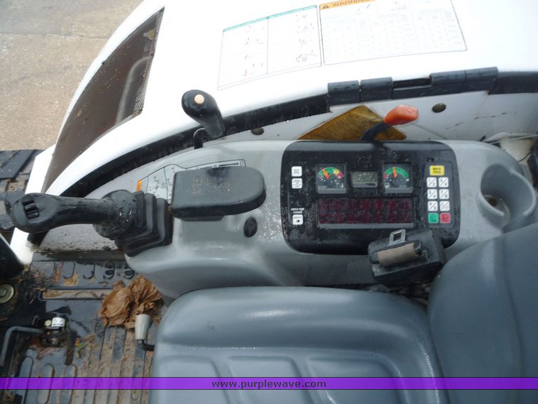 image for item 4242 2005 Bobcat 435ZHS compact excavator