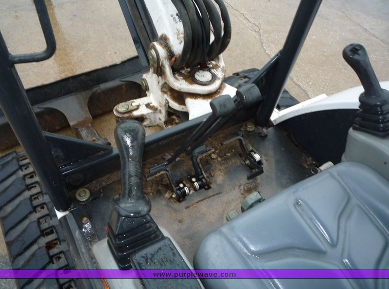 image for item 4243 2006 Bobcat 341G compact excavator