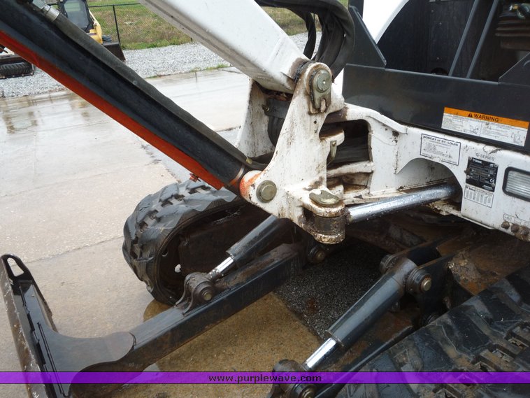 image for item 4243 2006 Bobcat 341G compact excavator