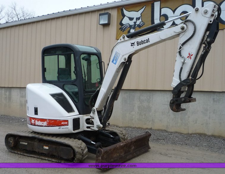 image for item 4247 2006 Bobcat 430E Fast Track compact excavator