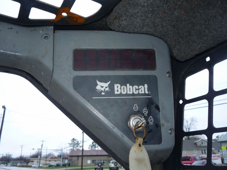 image for item 4255 2003 Bobcat 763G skid steer