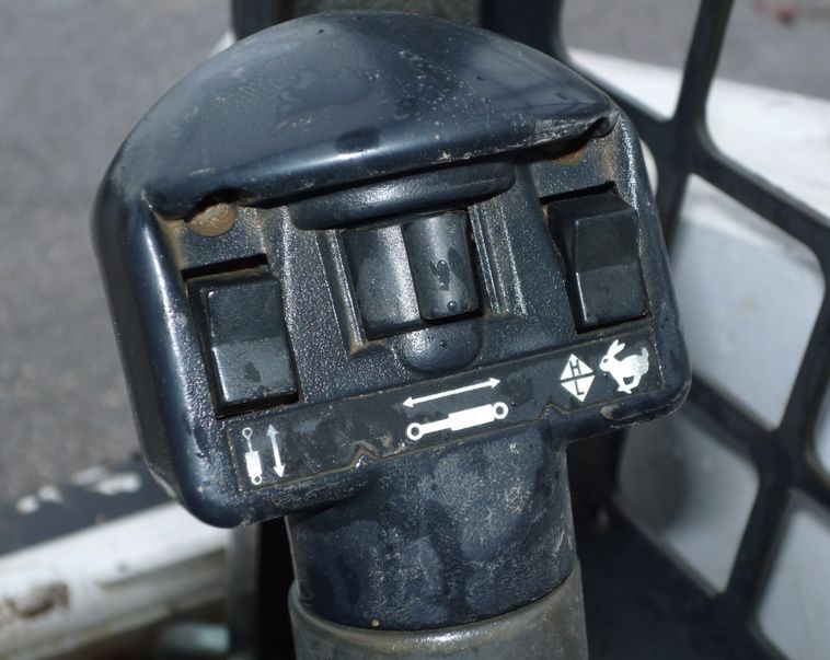 image for item 4255 2003 Bobcat 763G skid steer